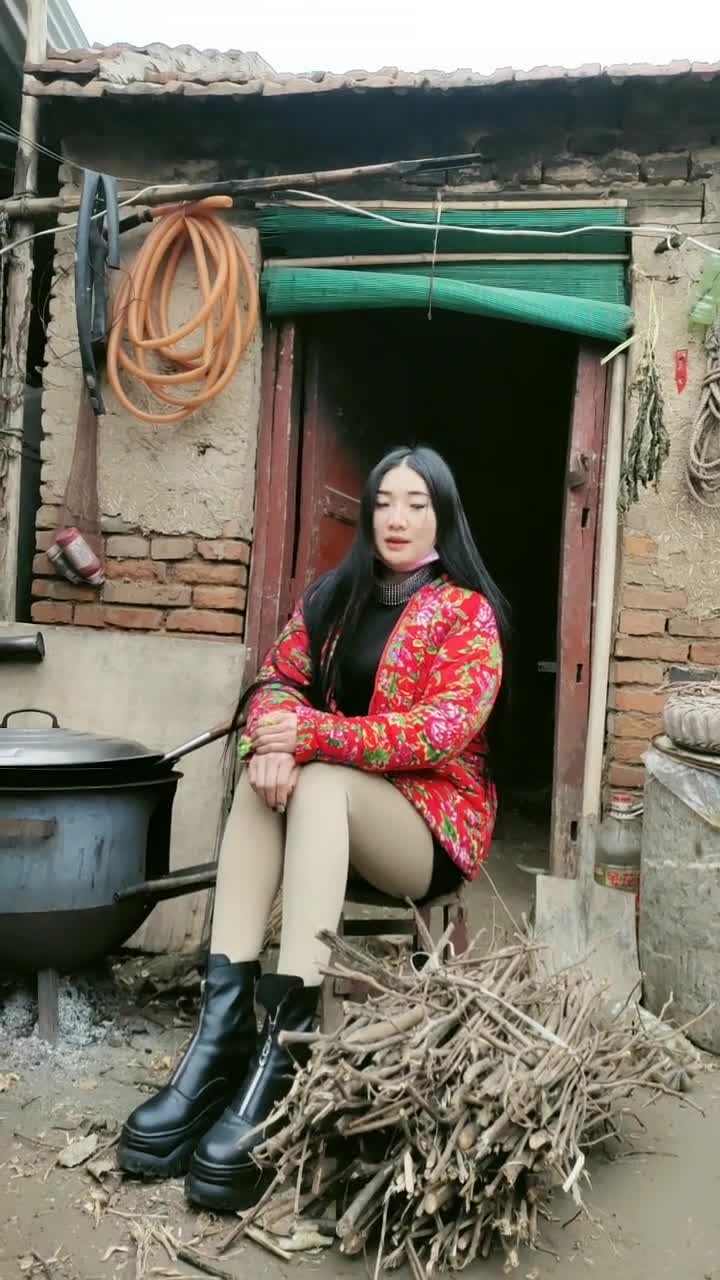 农村留守妇女,上得厅堂下得厨房真的很美很优秀