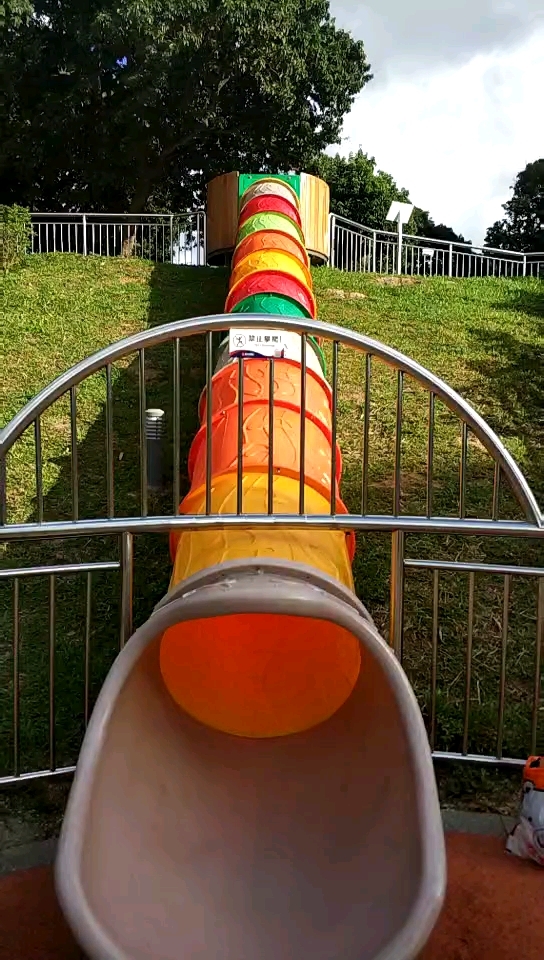 网红超长滑滑梯