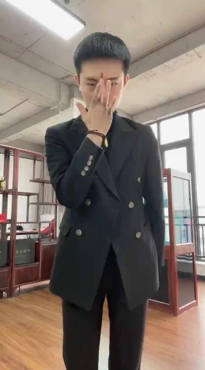 搞笑视频#气质不能掉女装摇摆阳摇摆阳西装杀