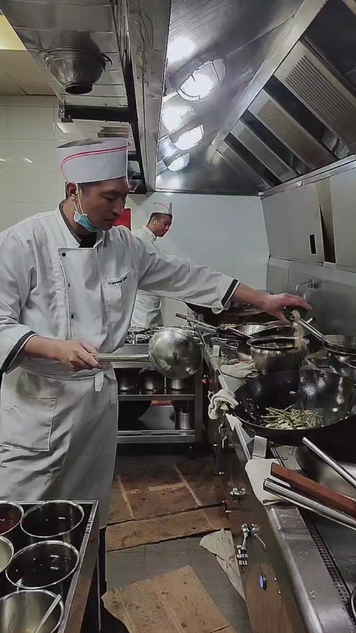 不可辜负的美食#下班的点来菜了,厨师炒的真快.