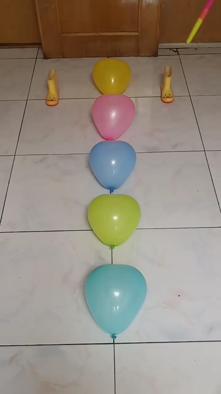 气球扎爆的一瞬间,太美了.我和我的小伙伴都惊呆了!