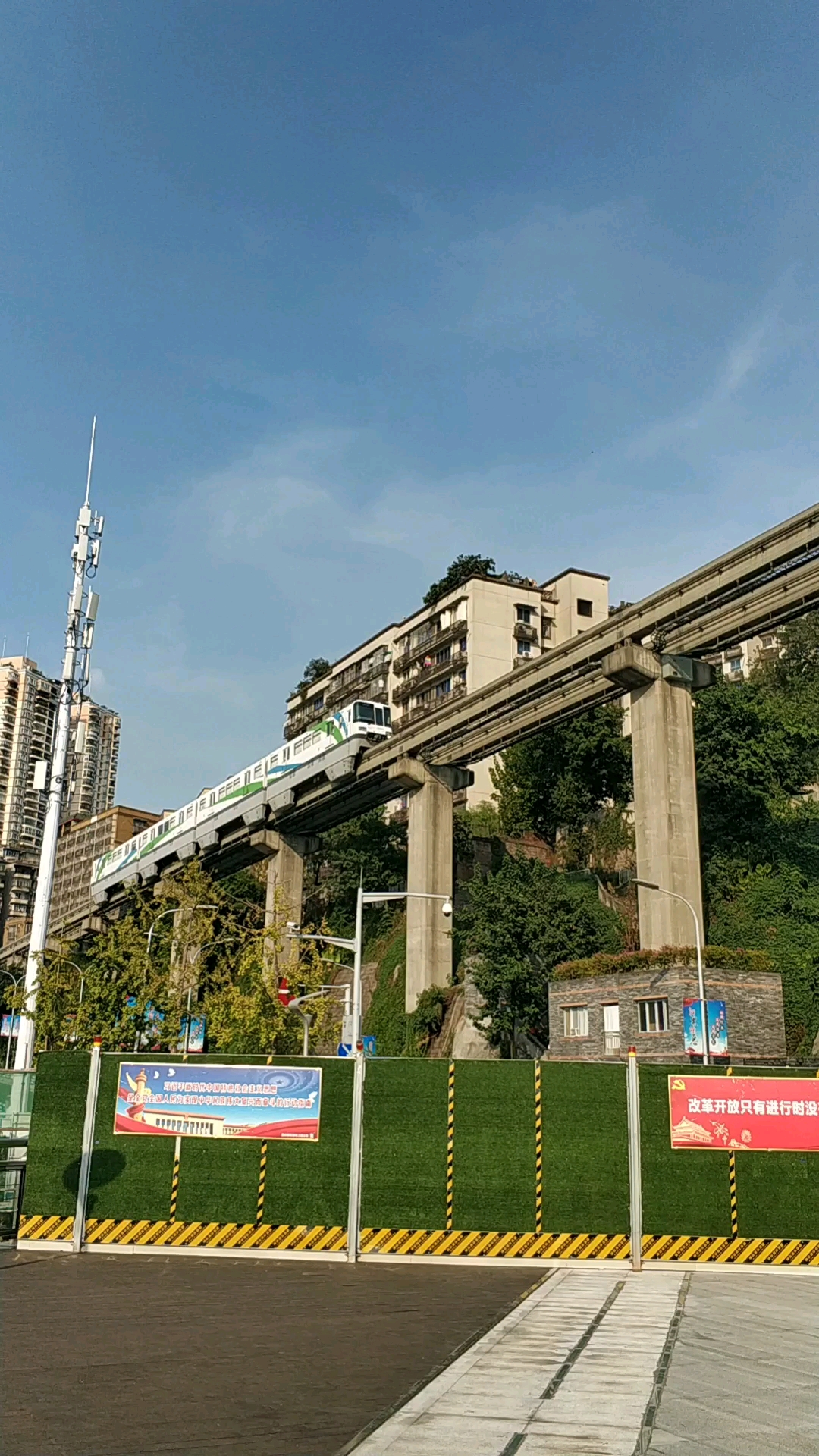 重庆网红穿楼轻轨