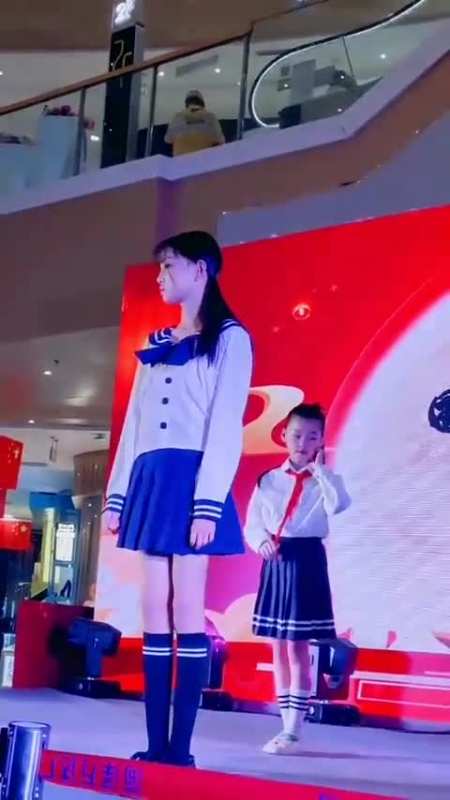 我要上热门#没想到童模宋小睿也会参赛,站她身后的是我女儿,我没信心