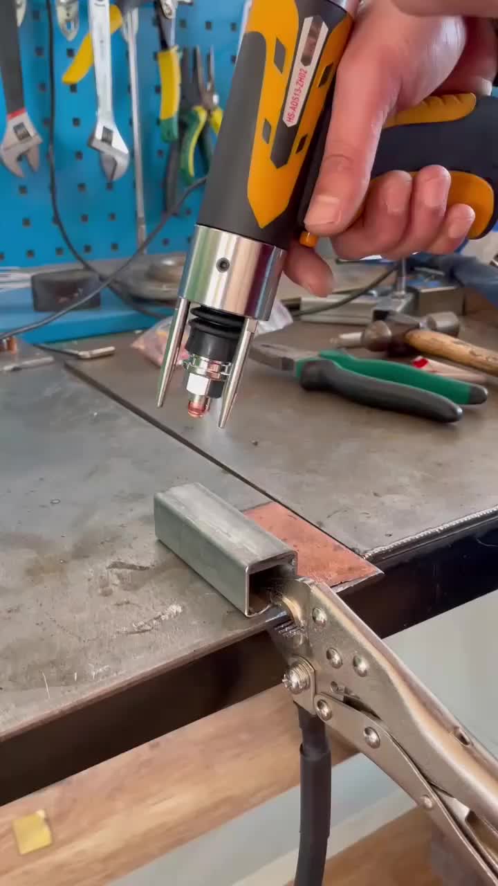 我要上热门#螺柱焊机焊接,各种规格螺钉都可以