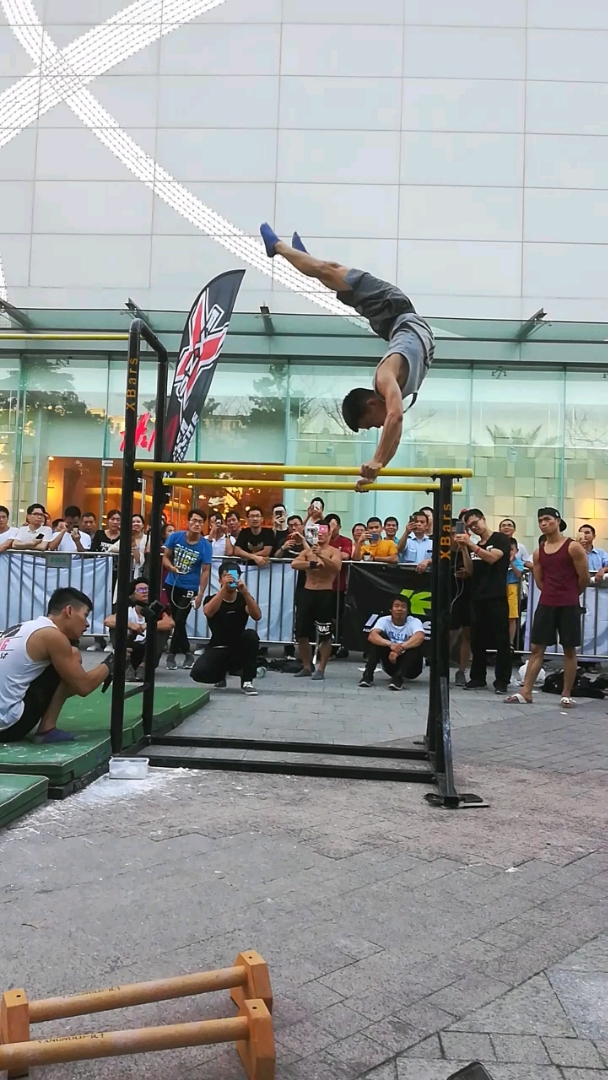 充满正能量的街健比赛