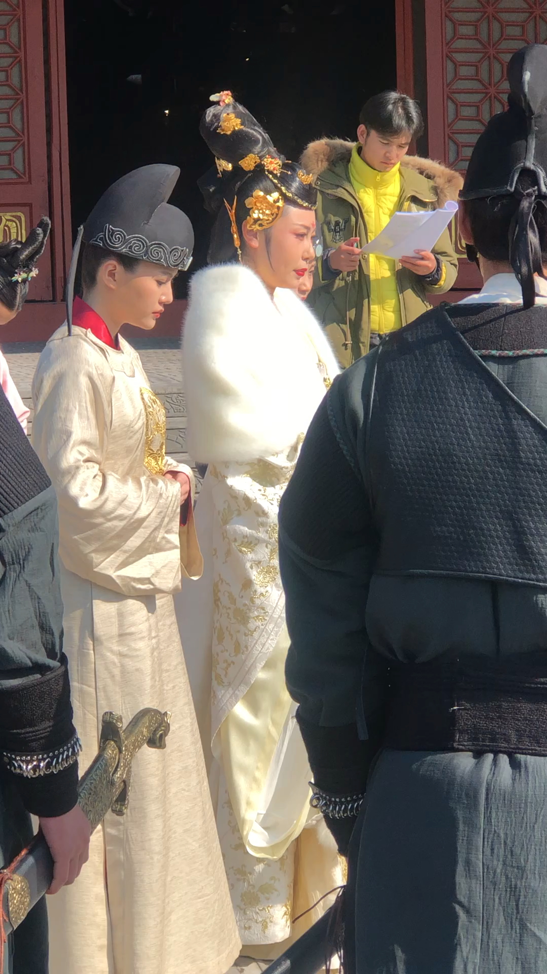 拍戏现场的明星认识吗?