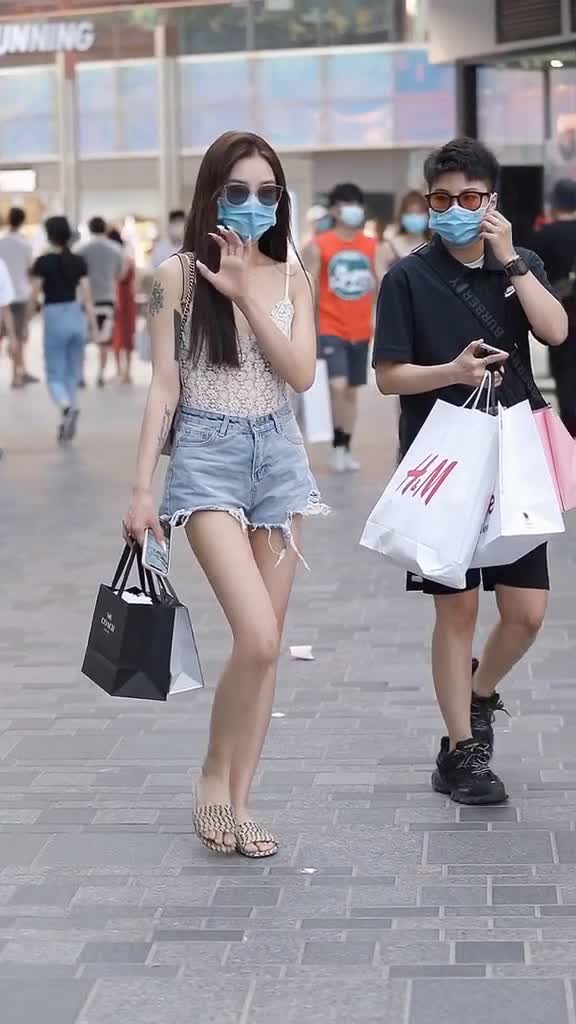 清凉夏日～牛仔短裤搭配!好身材秀出来#街拍#2020一起浪#穿搭fmx