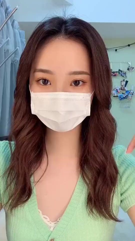 搞笑段子#戴口罩的网红小姐姐,原来是个逗比!