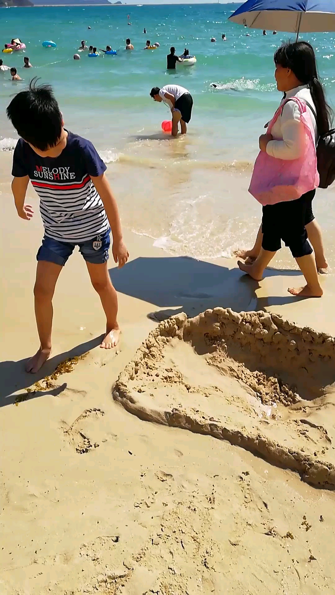 北方寒风凛冽,我在三亚尽情玩沙子,差别不要太大……