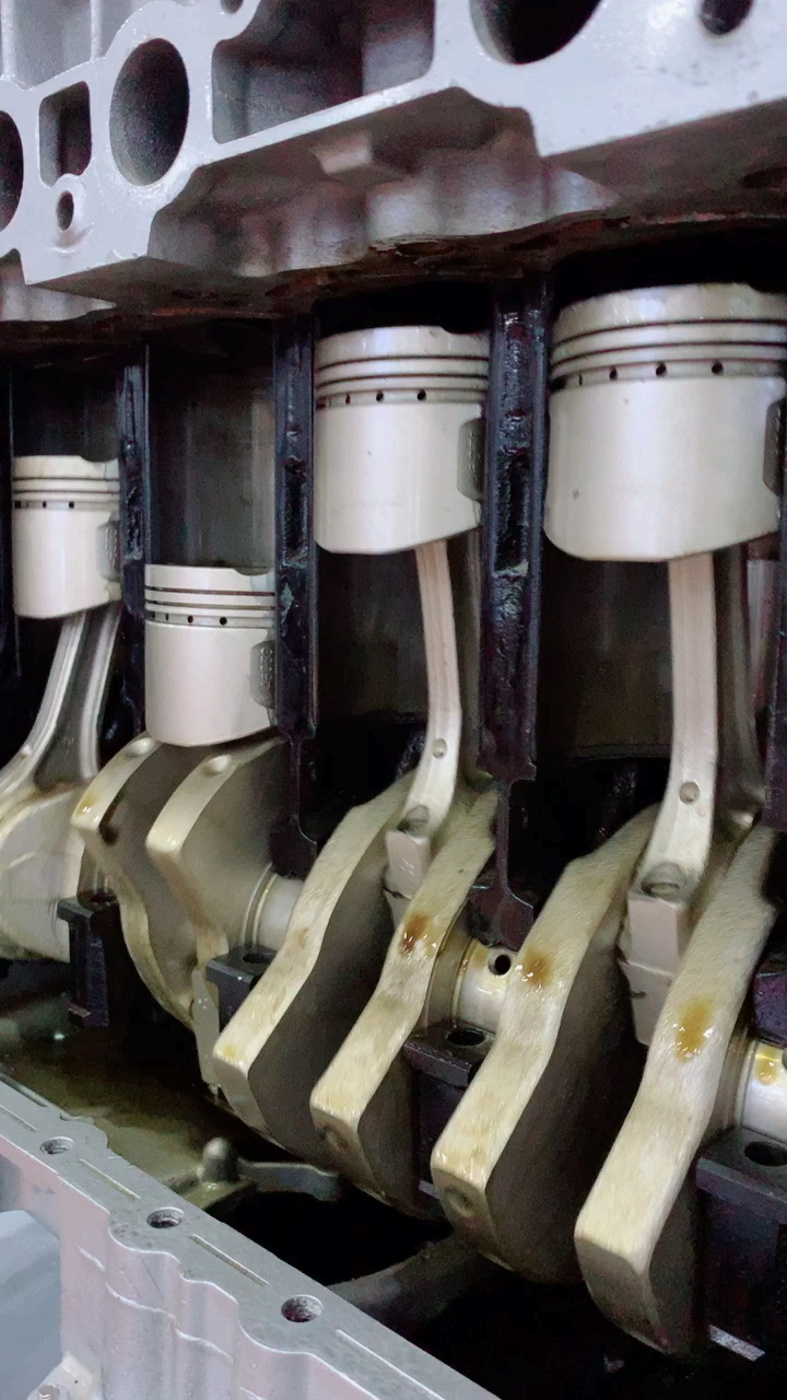 发动机活塞如何工作