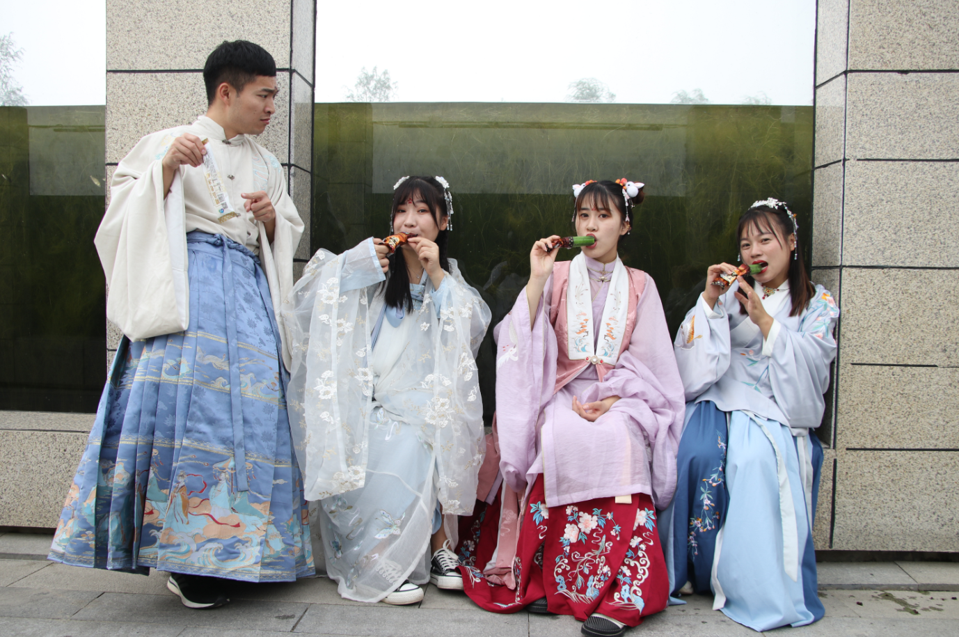 梦回大唐8:王小九请师生吃雪糕,人间美味的食物男同学又浪费了-度小视