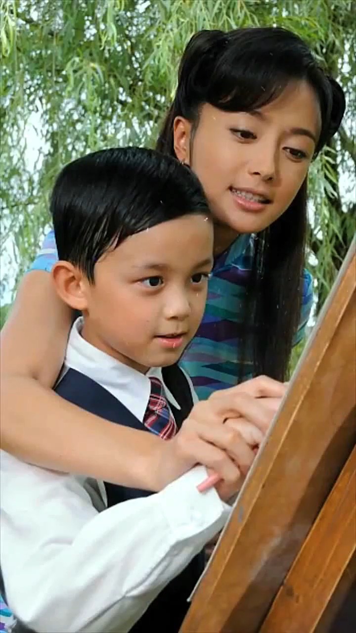 娱乐#吴磊和秦岚十年前的合照,这差距有点大啊!