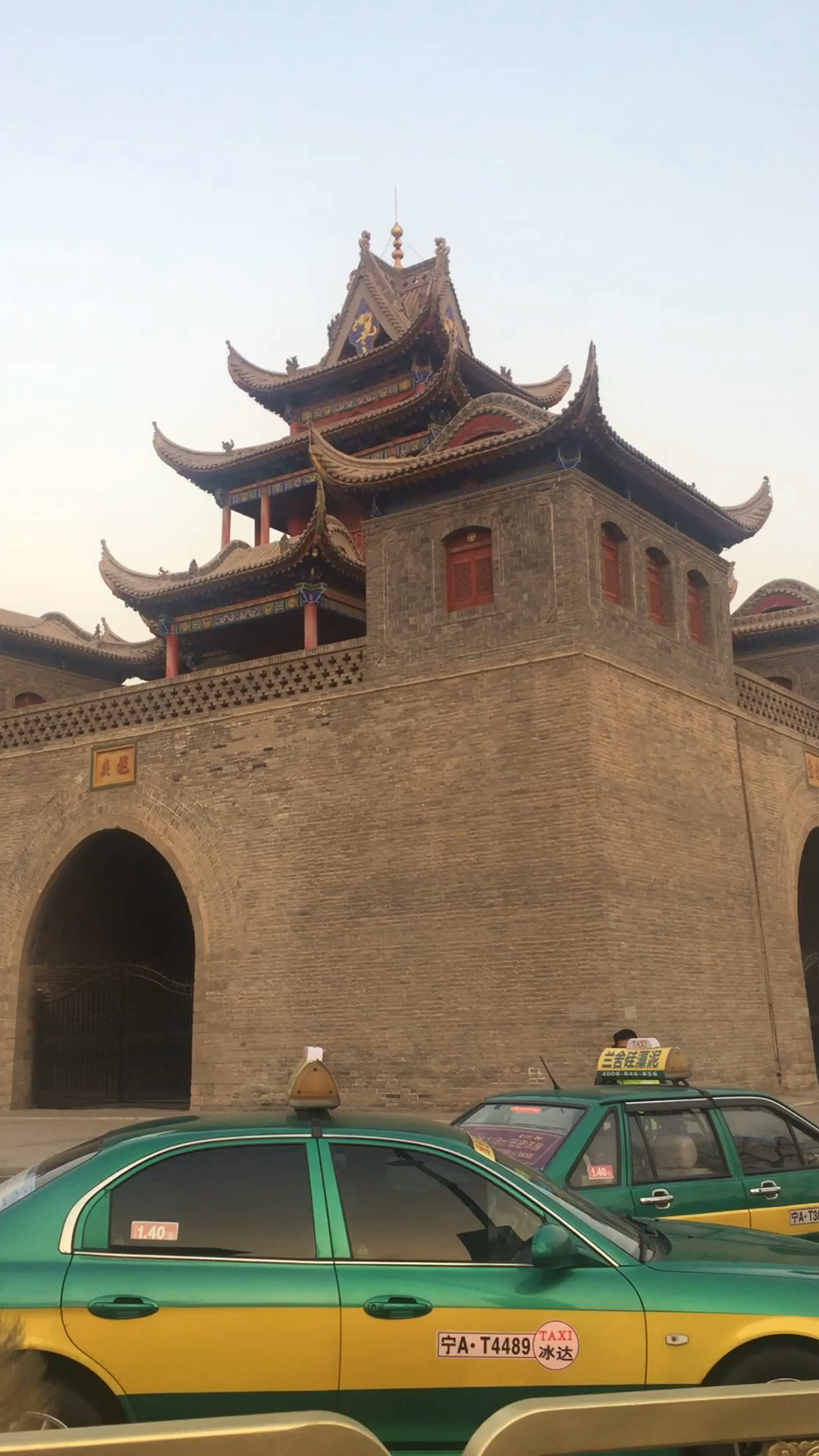 银川兴庆府南门楼,旅游热点地区