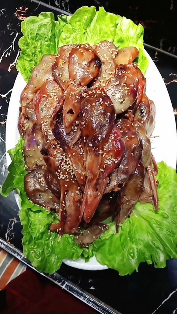 凉拌鸭头,流口水了没