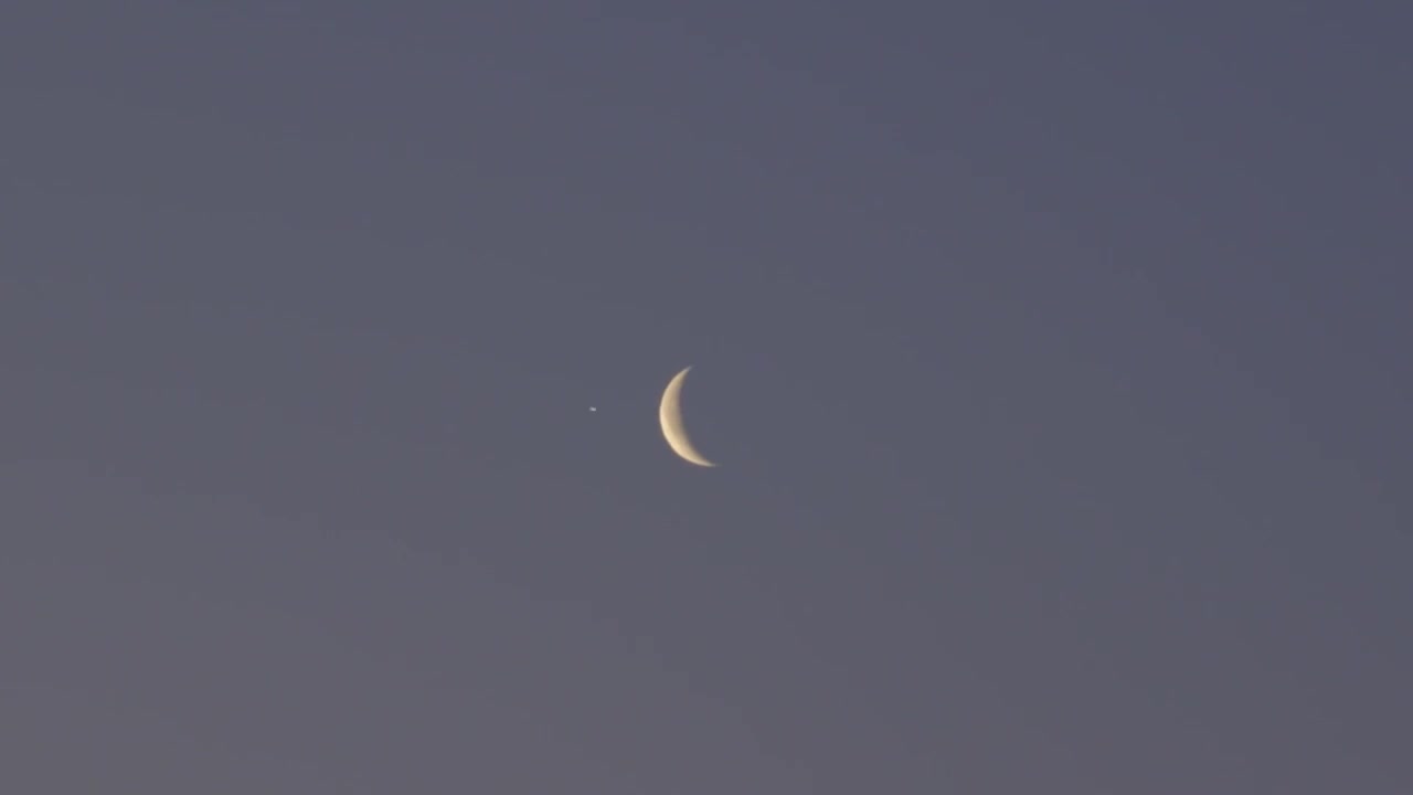 月亮月牙,这样放大后,更好看!