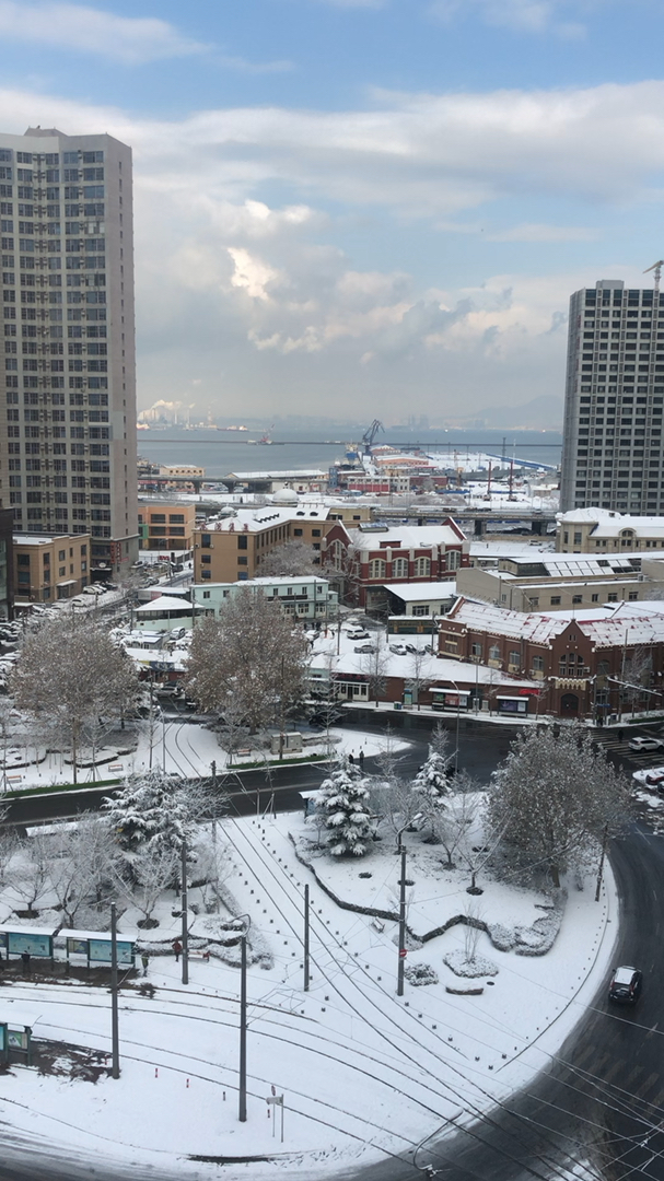 最爱之城#雪后的城市,像极了童话中的世界.