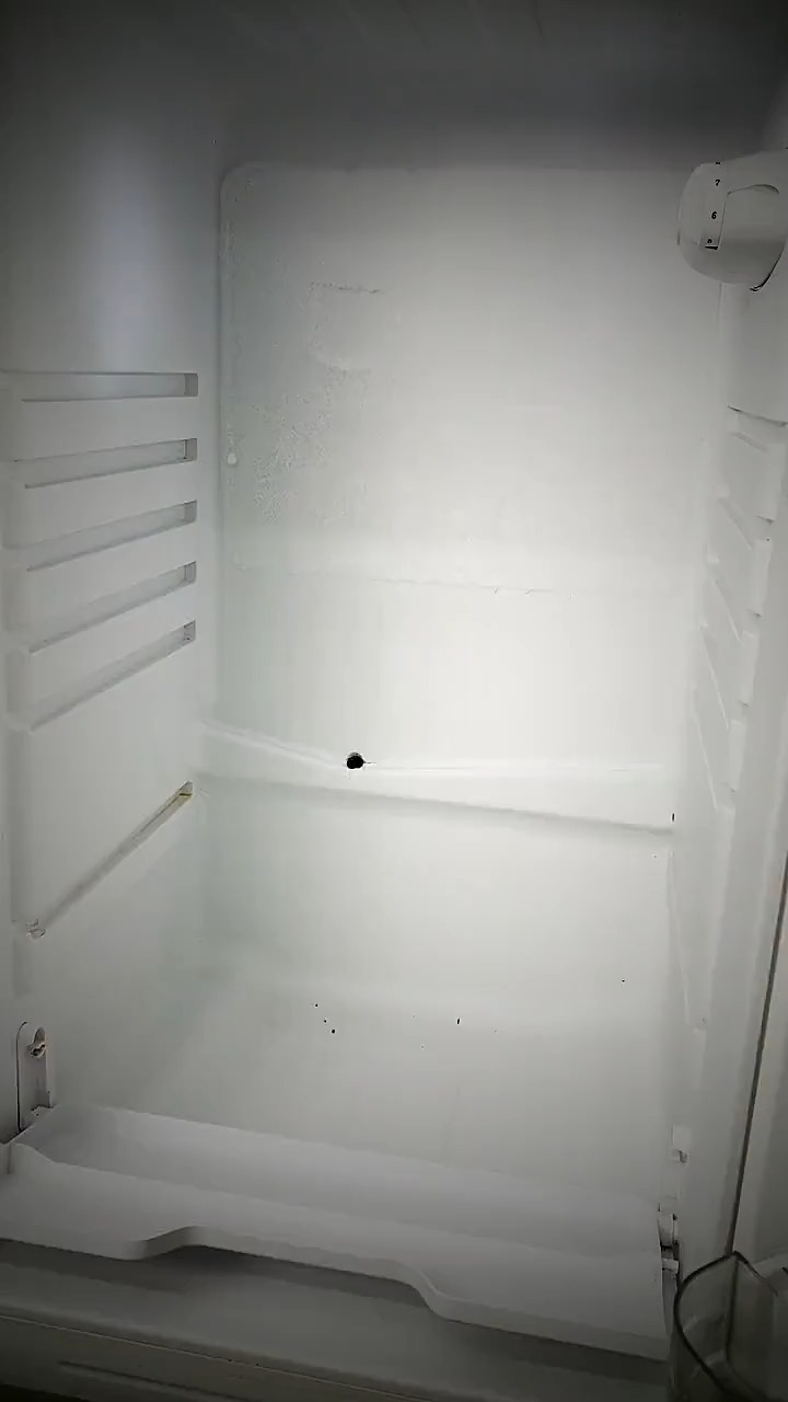 家里冰箱结冰有积水是因为排水孔堵住了用这个疏通器轻松搞定