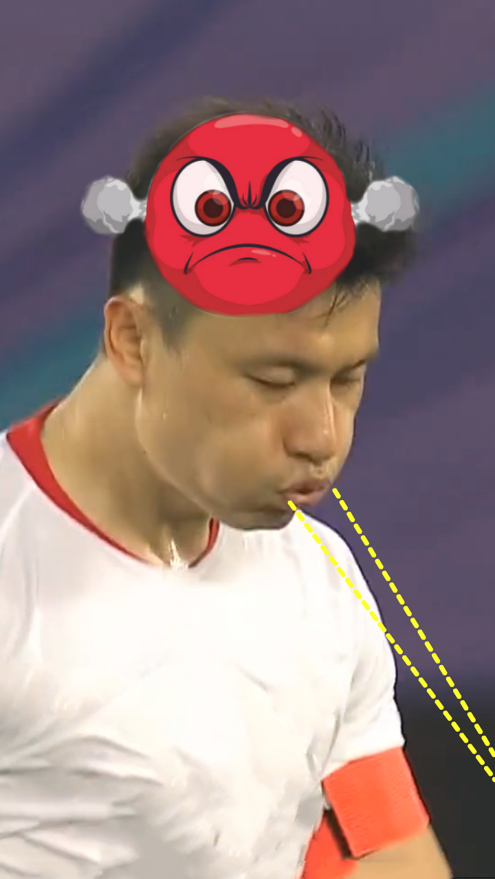 国足#骚郜气坏了!郜林左右脚颠球 高射炮,狠狠吐口浓痰