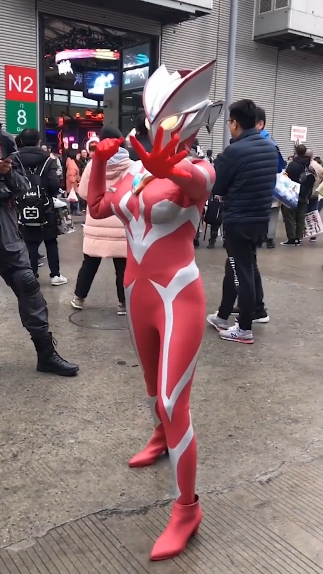 奥特曼cosplay,扮演者是男生还是女生,我猜是男生,你呢?