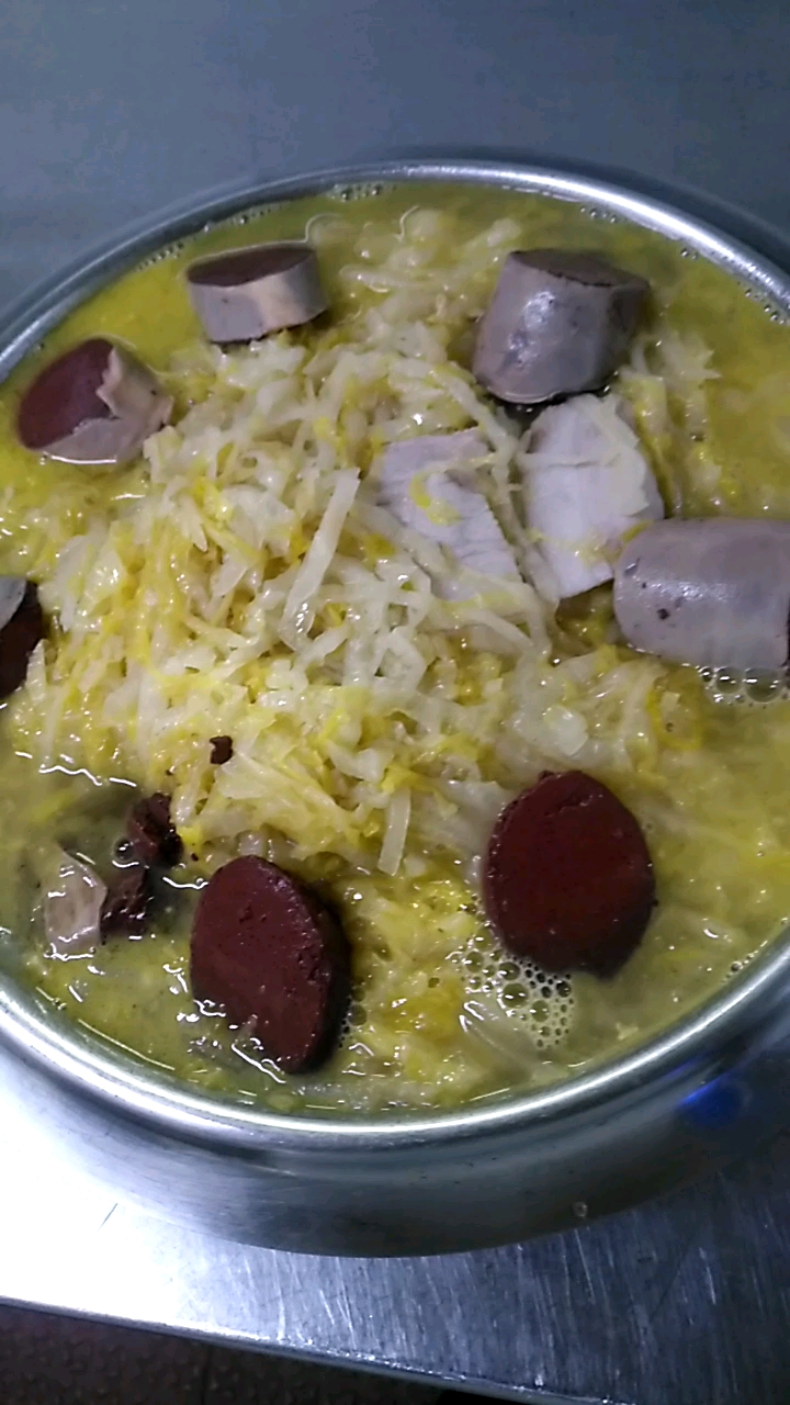 舌尖上的乡村美食#东北特色菜酸菜血肠