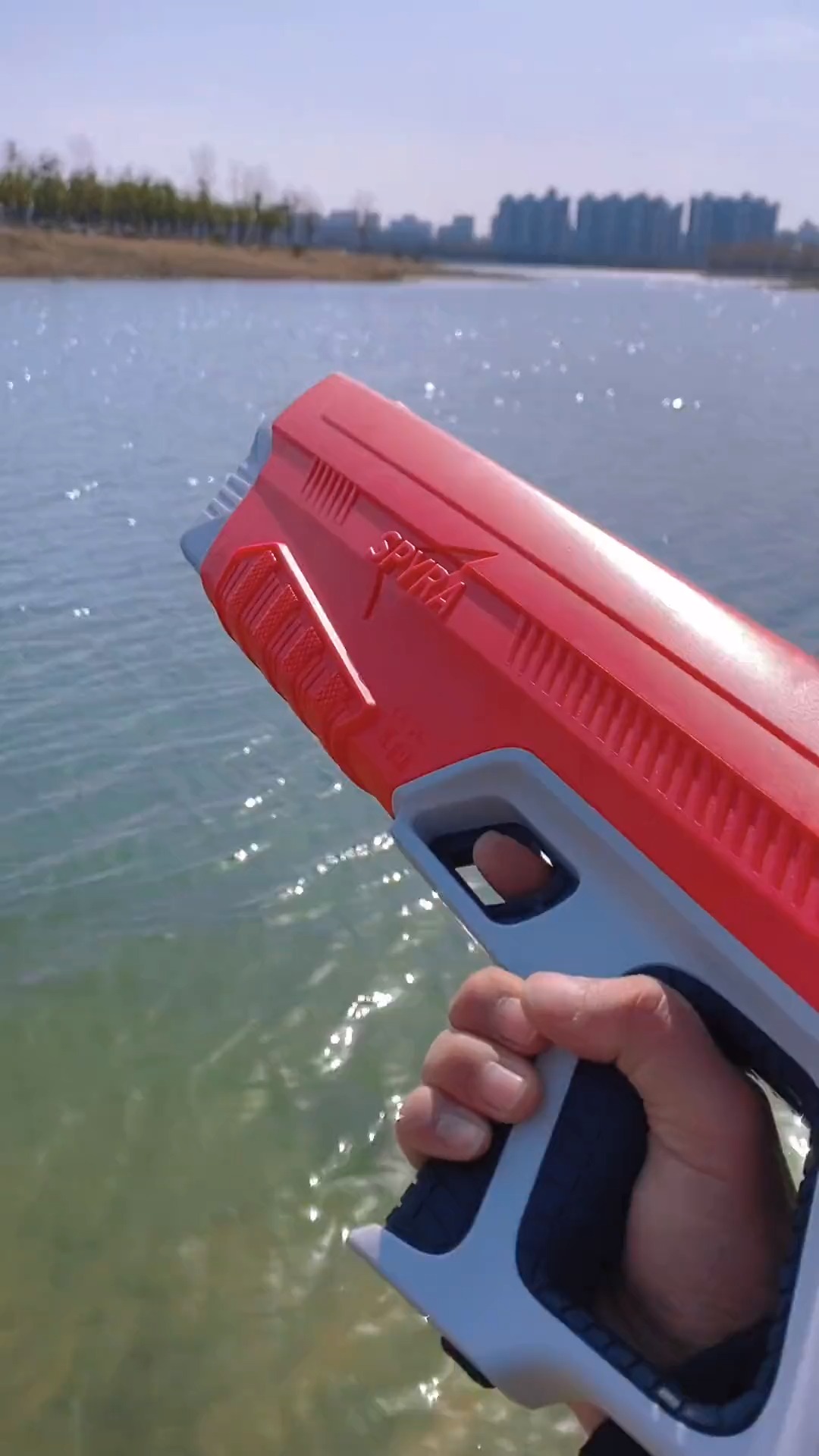 玩具小创意威力很大的电动水枪适合夏天