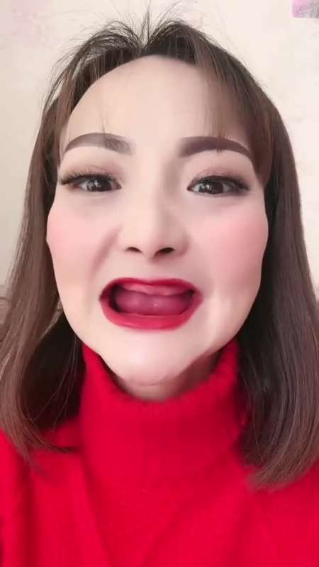 说得好像我有牙一样滴,太搞笑了看我大嘴哈哈.