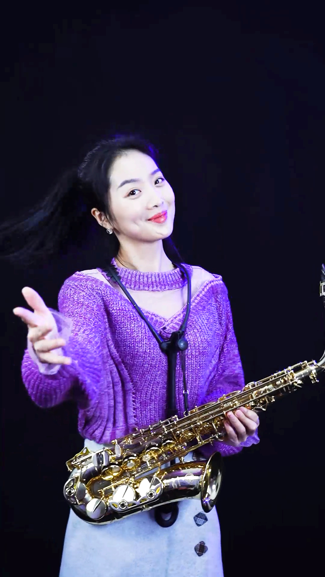 k歌之王#《谁》春晓萨克斯演奏