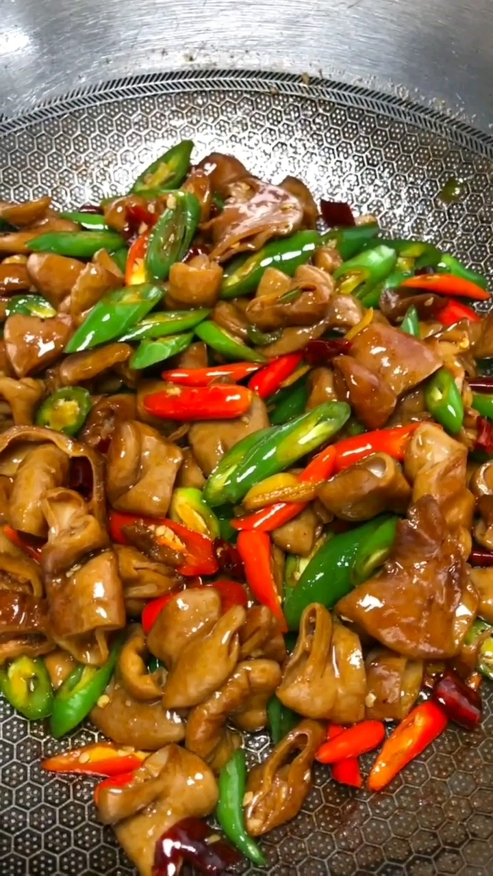 太有食欲了,尖椒肥肠