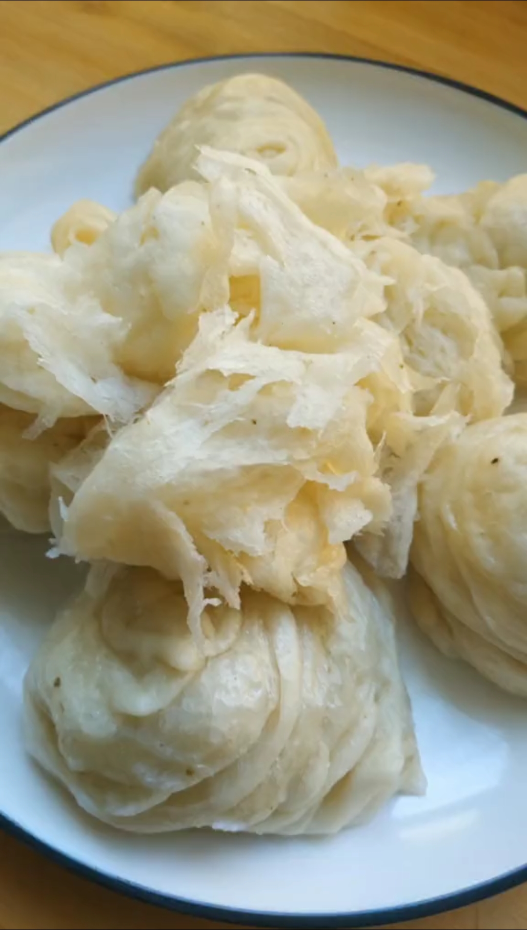 新疆#新疆的油塔子,薄如宣纸层次丰富,吃一次就忘不了,学会了想尘就