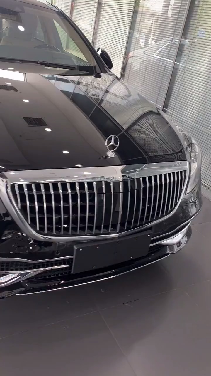 汽车那些事#实拍2020款奔驰迈巴赫s680,看了这外观,你喜欢这款吗?