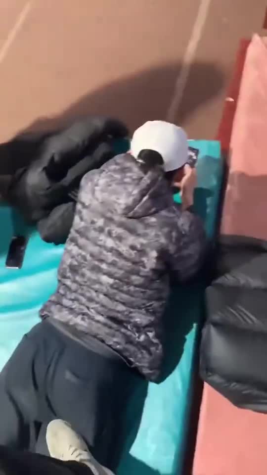 没关系等我长大了也会有男孩子给我踩腿的
