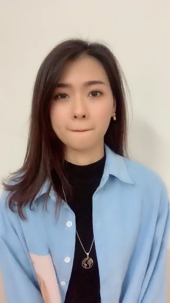 啊哈…… 丑到连妈妈都不认识我了#翁佳娜 单目眨到底是怎么做到的呢?