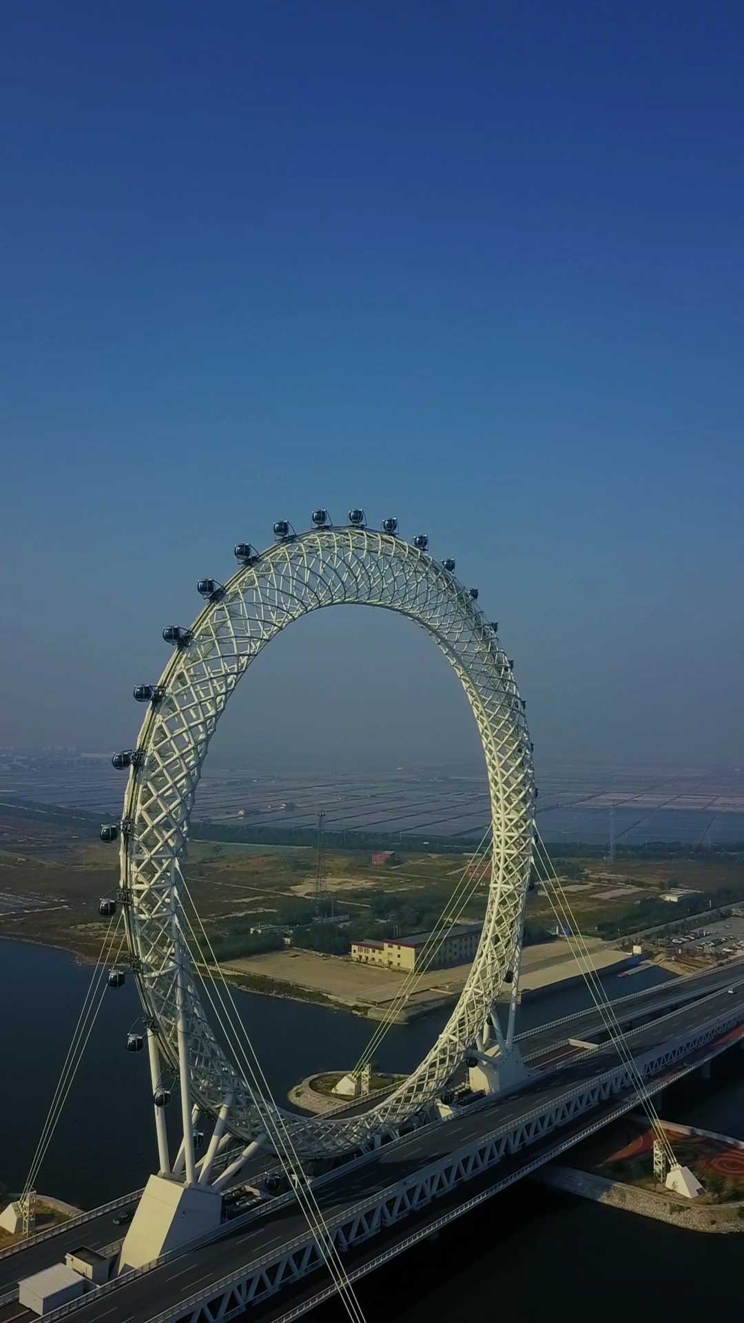 山东潍坊世界最大无轴式摩天轮,创下四项世界第一,被誉为渤海之眼