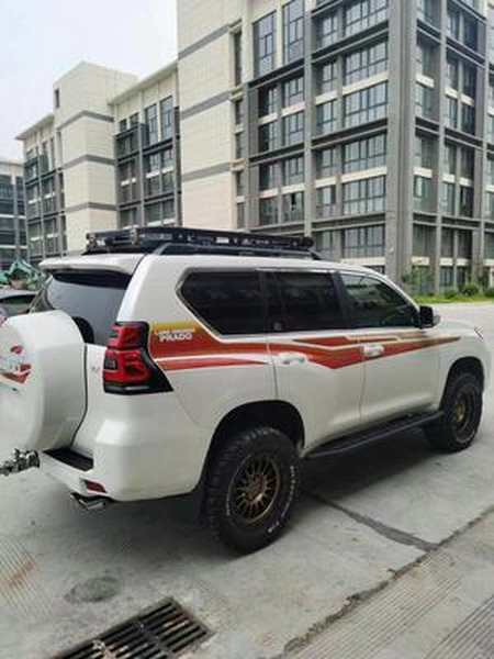 普拉多侧踏升高越野通过性更强无损固定在大梁上既安全又结实帅帅的