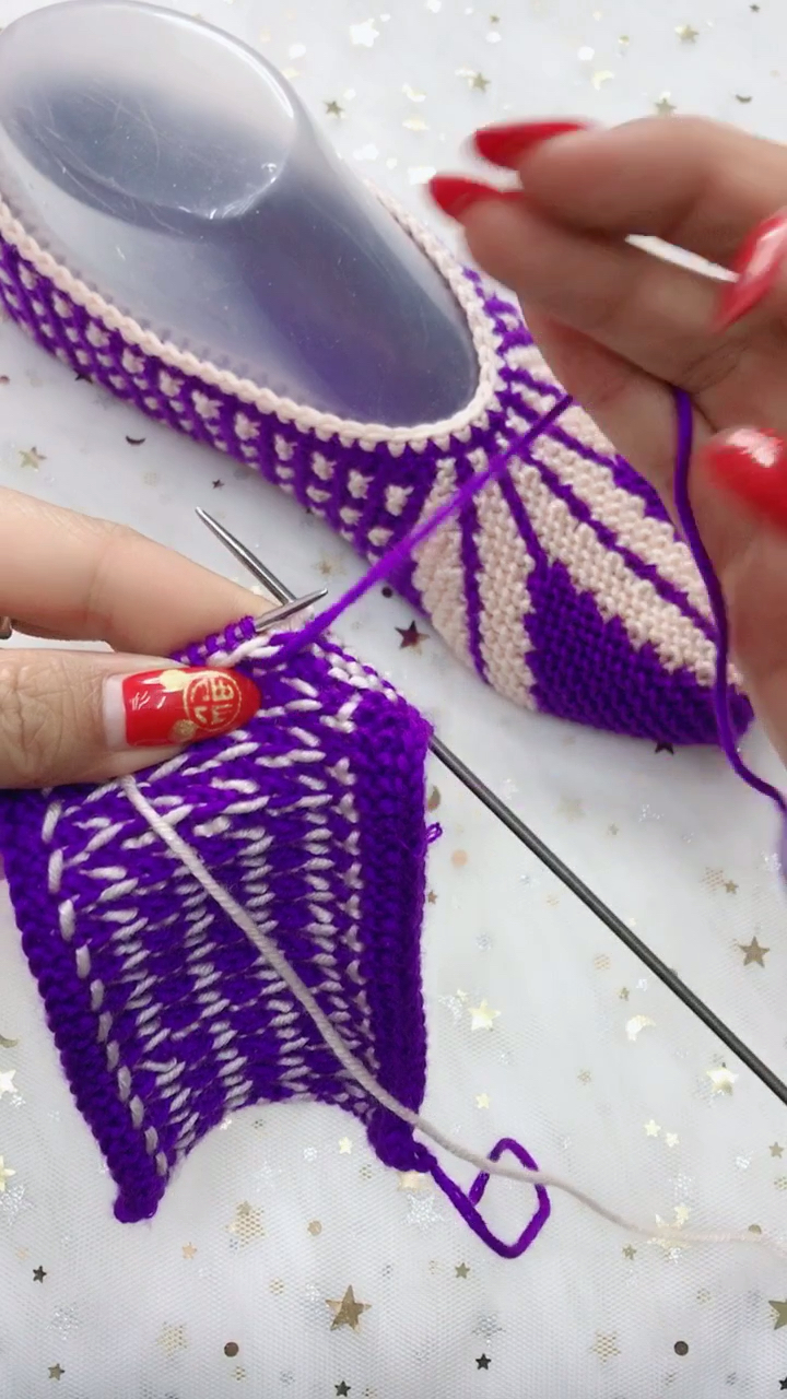 我要上热门!#时尚潮流枫叶地板袜教程11