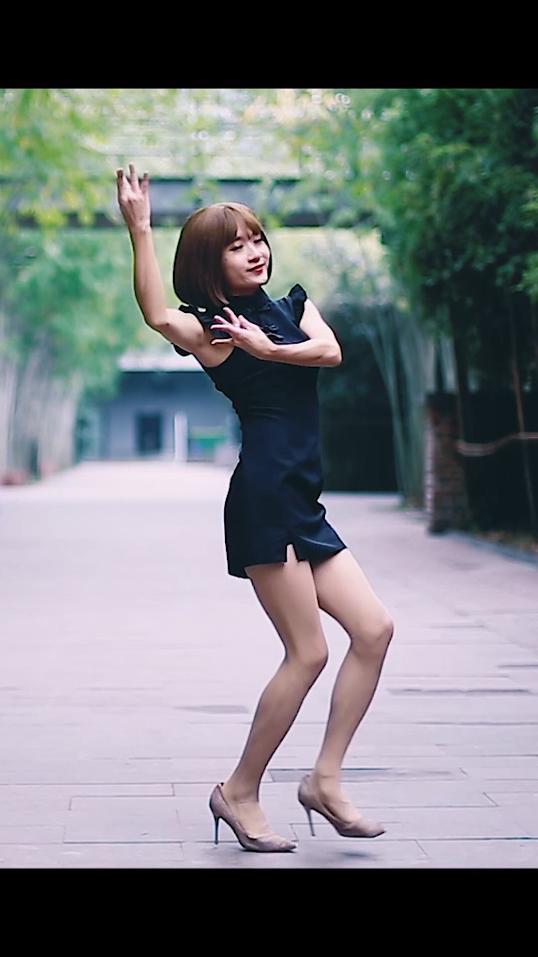 舞蹈#【哈尼九】高跟旗袍炸大街,性感小哥燕无歇