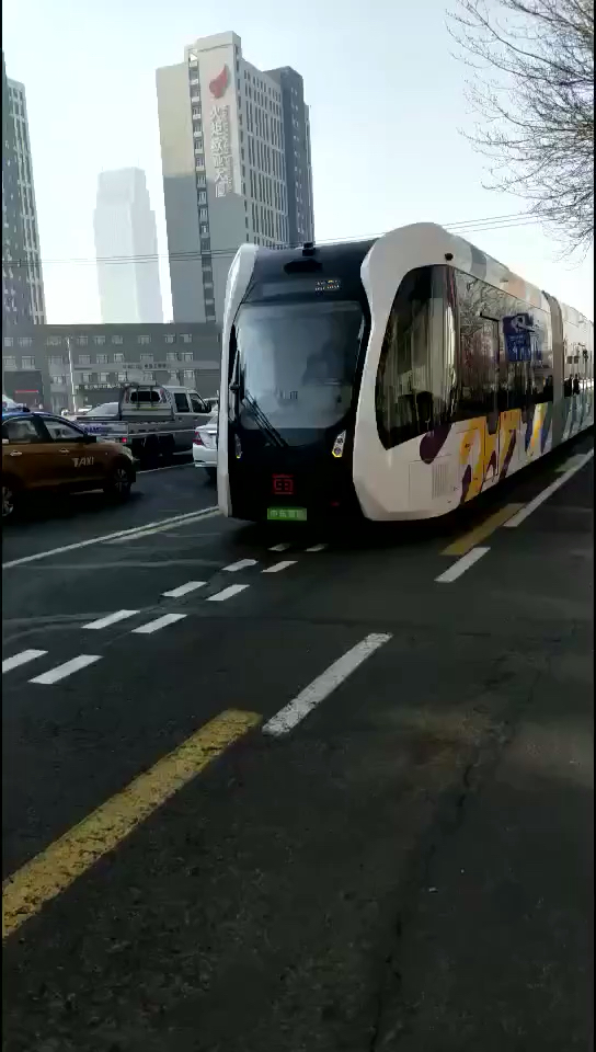 哈爾濱智軌列車開通