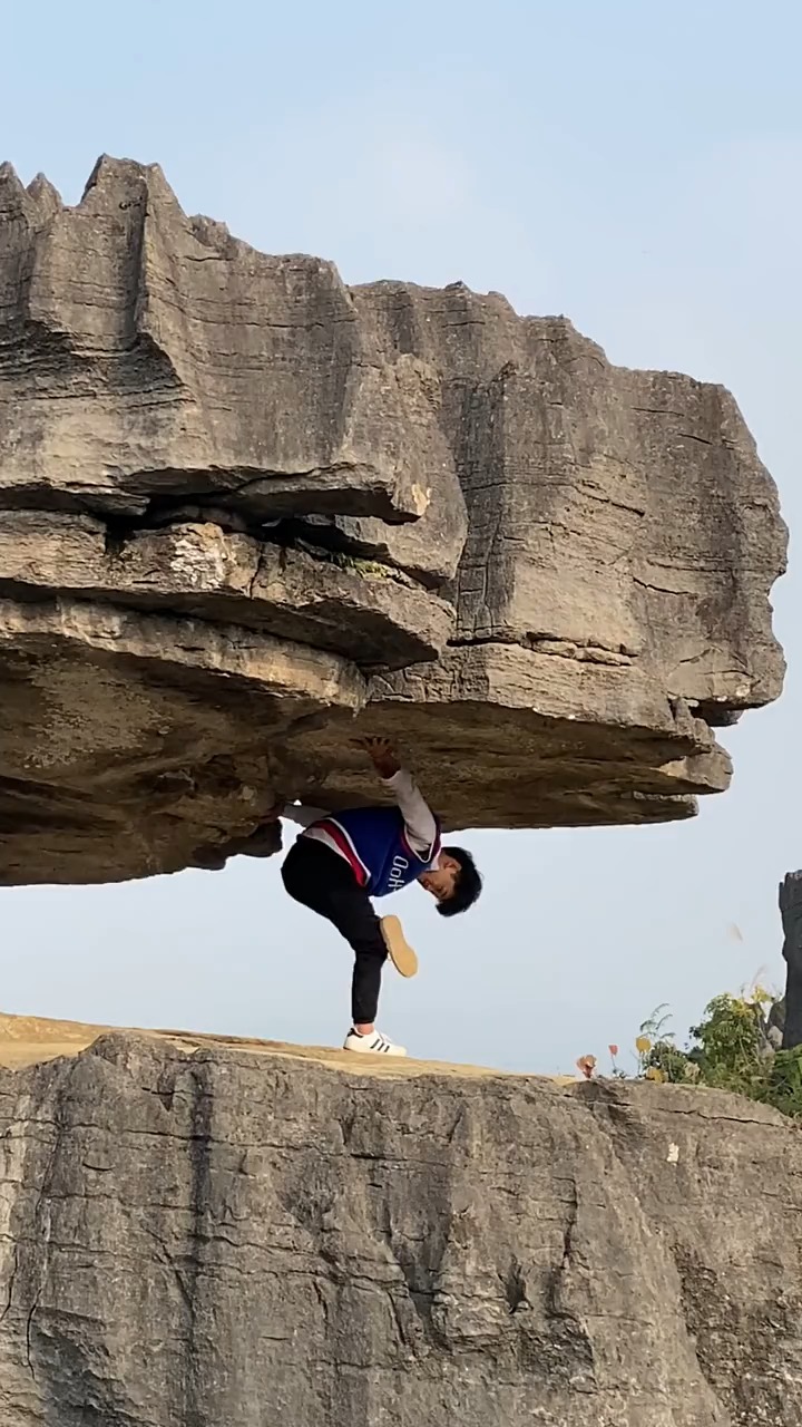 感觉泰山压顶的图片图片