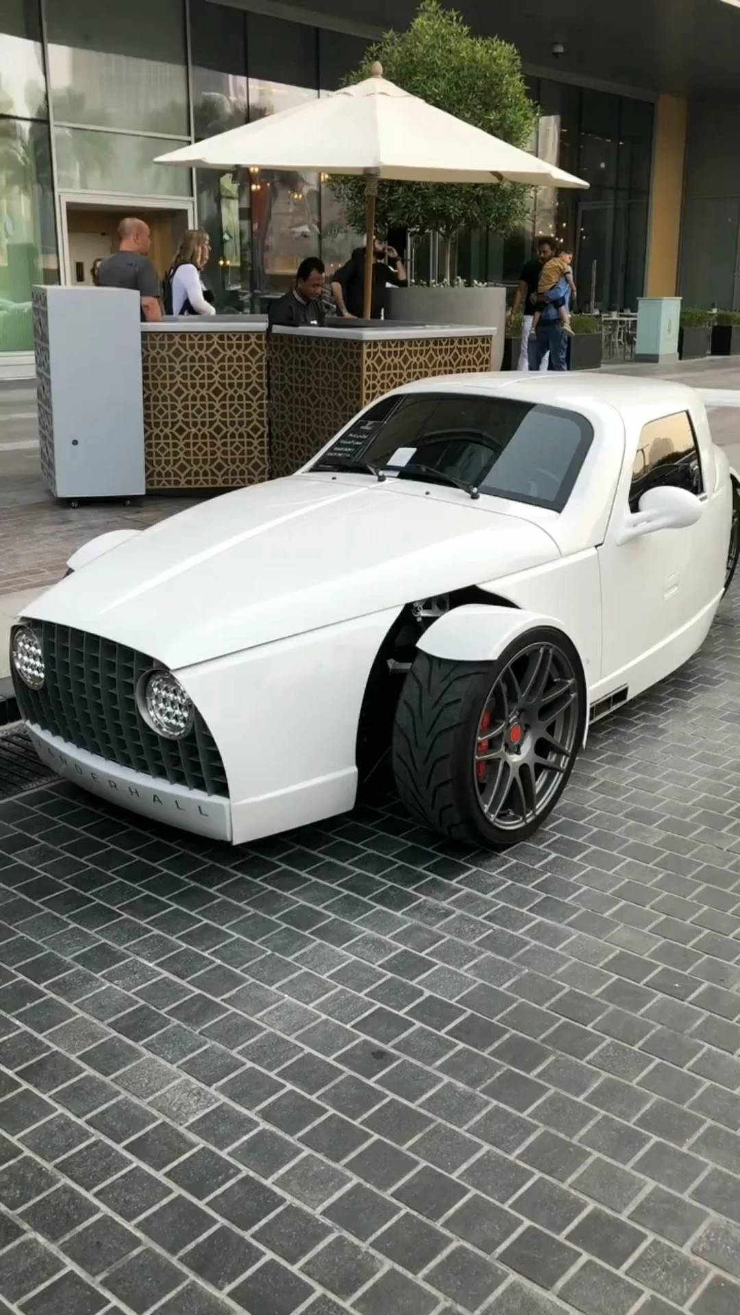 飓风豪车汇#这别致的三轮车能不能跑过我的五菱宏光?