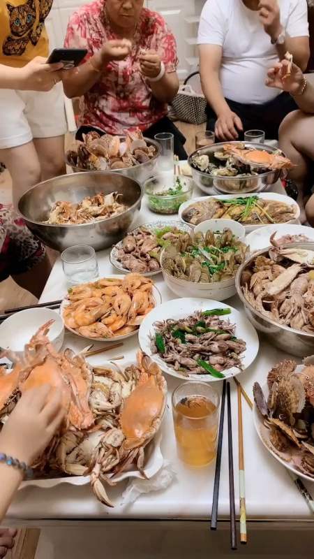 山东人吃海鲜,都是一盆盆的造,太馋人了-全民小视频