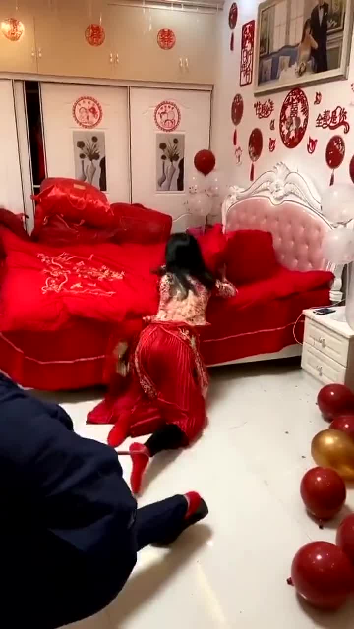 赶上疫情结婚没人闹洞房现在只有靠自己了