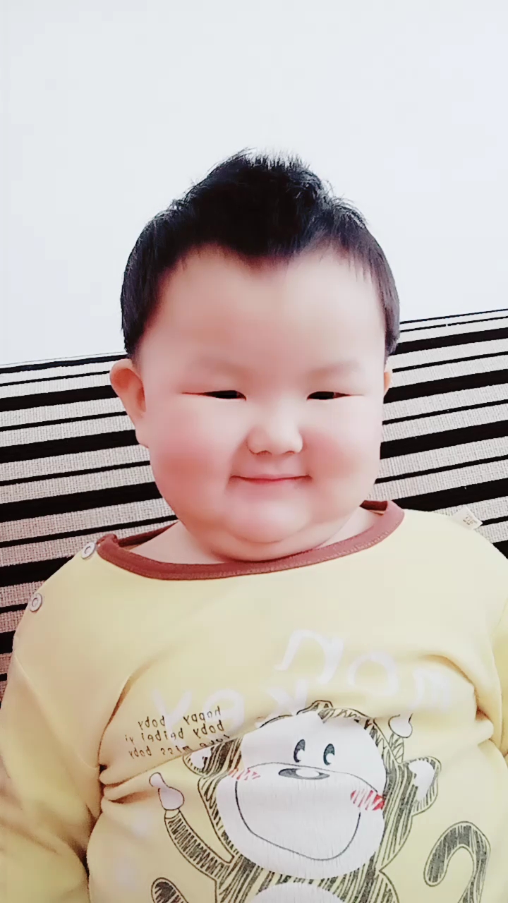 家有萌娃#快乐的小胖子