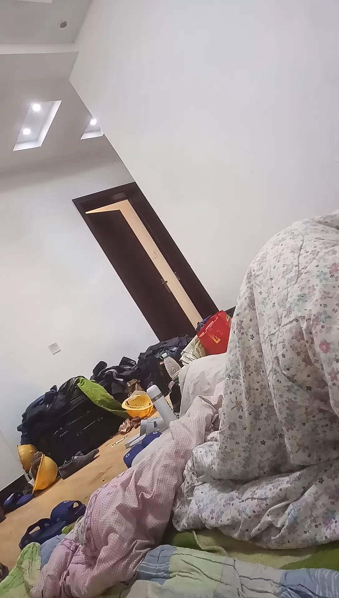 这么好的房子竟然睡地上