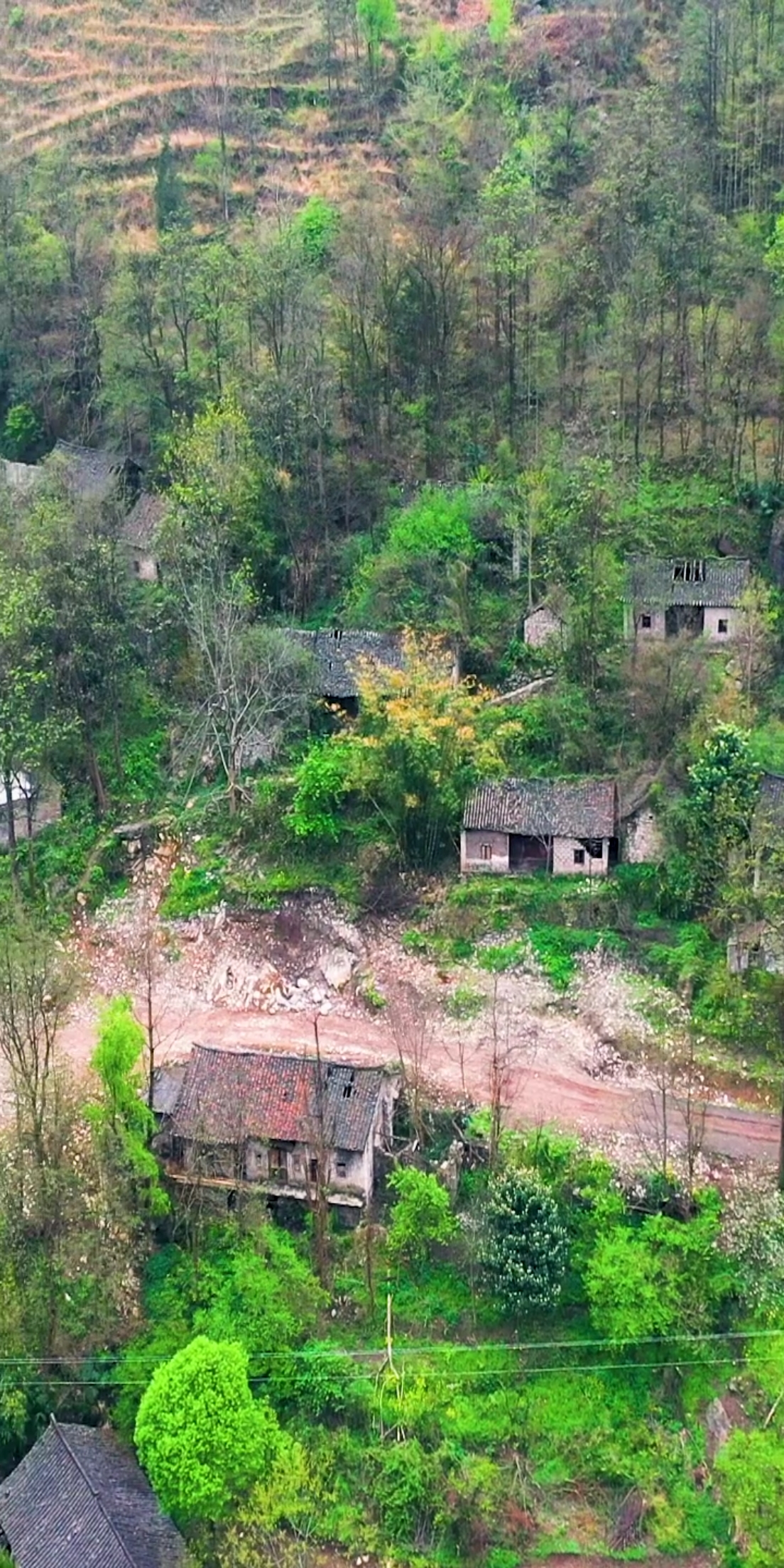 四川无人村荒山图片