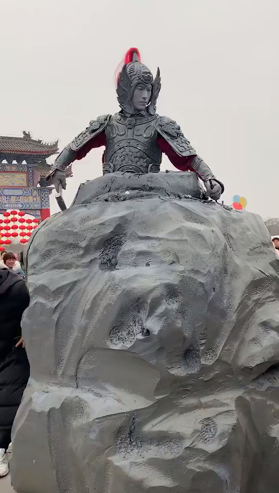 vlog日常#西安大唐不夜城第一个网红石头哥,你认识不