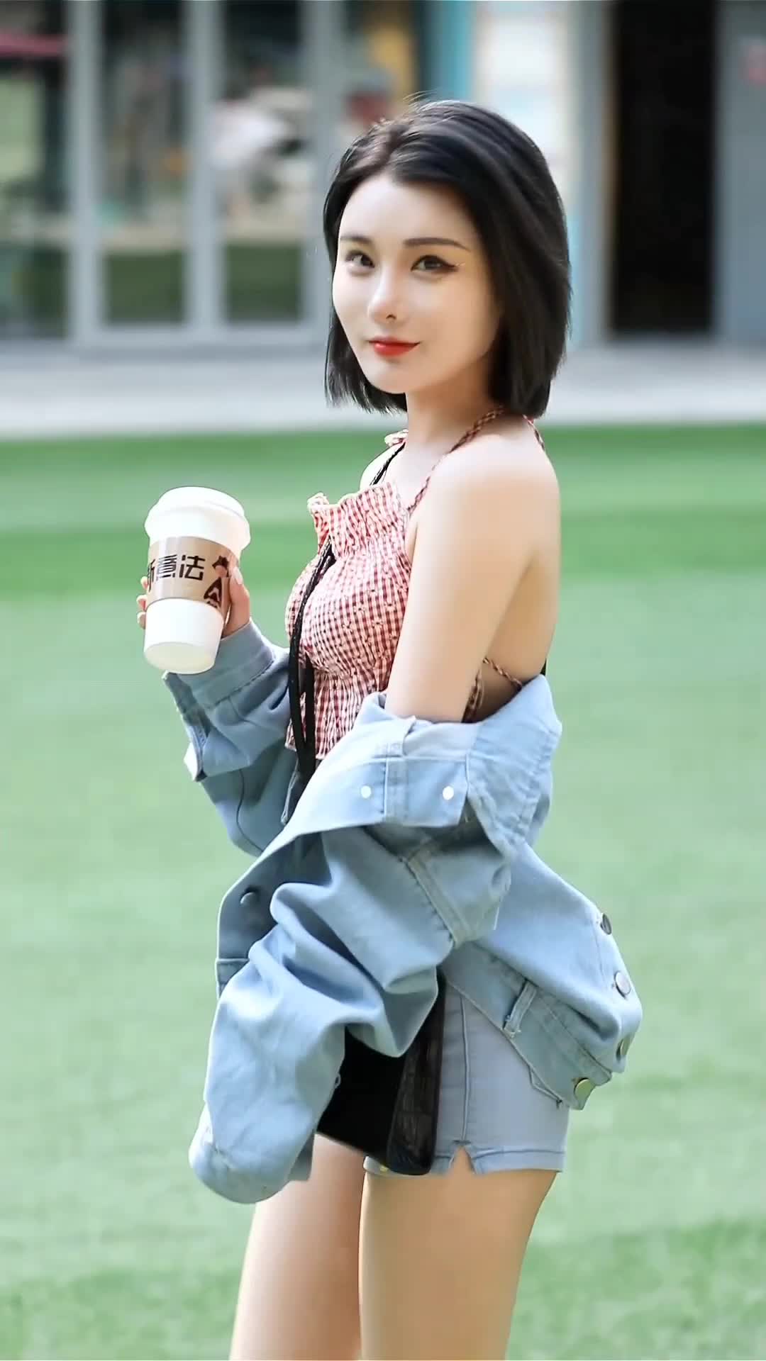 据说一米八以上的男生,都喜欢这种娇小可爱的女生?