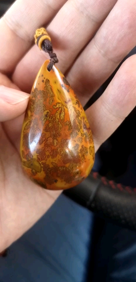 一款收藏级精品战国红吊坠,漂亮至极