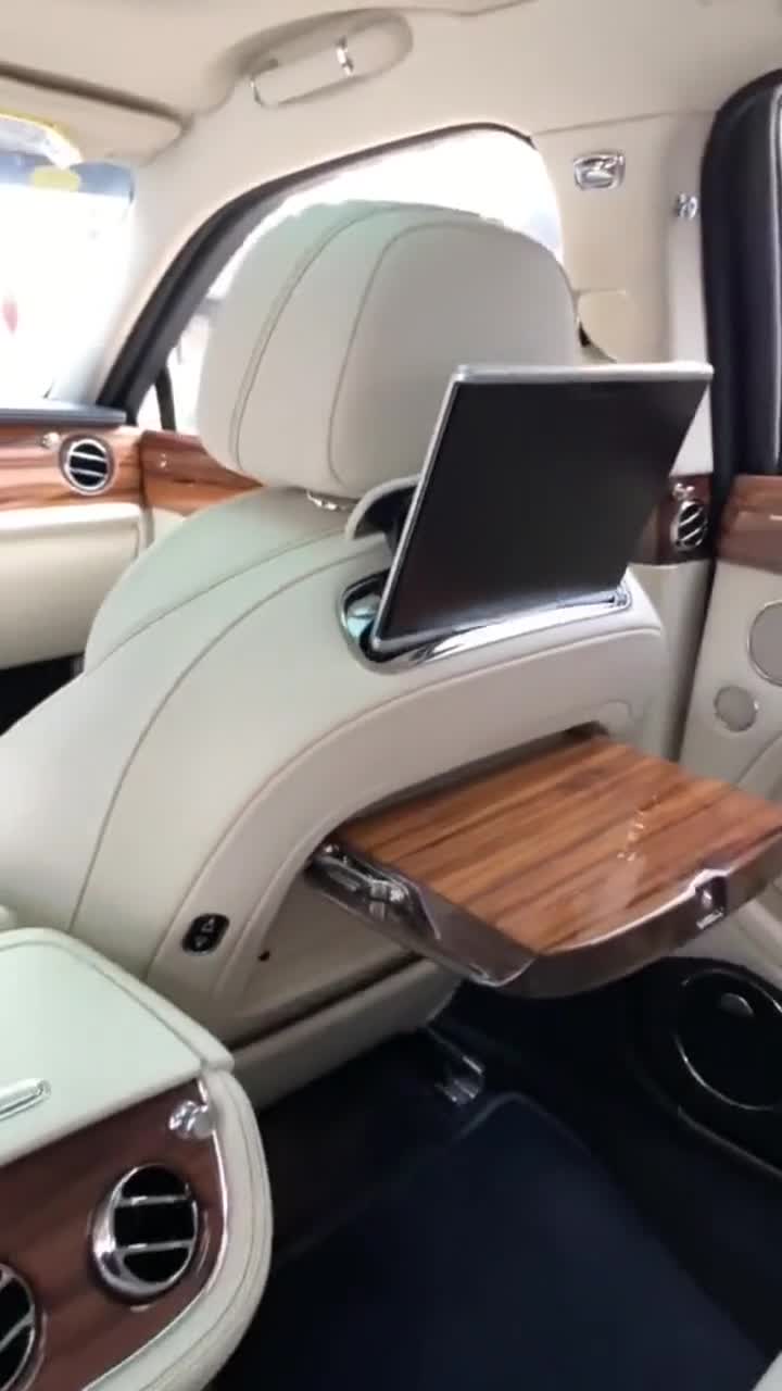 高档豪车的座椅,居然还有这个功能,这有钱人才能享受的到啊