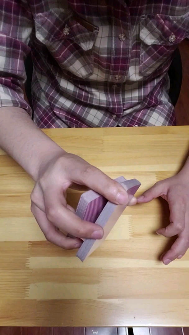 单手小拇指花式切牌手法