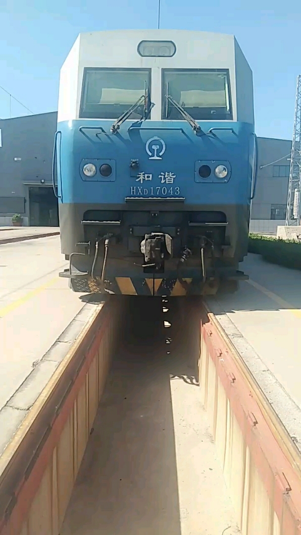 和谐d1电力机车